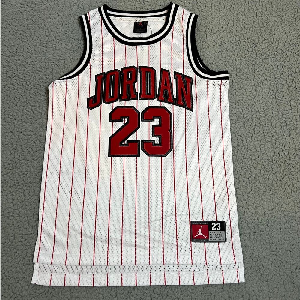Jordan Boys' Medium 23 Chicago Bulls NWT Medium (B110354)